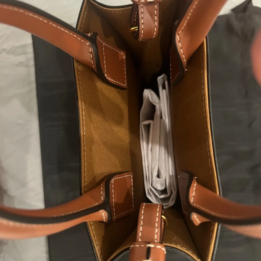 Celine Handbag - Picture 4 of 5